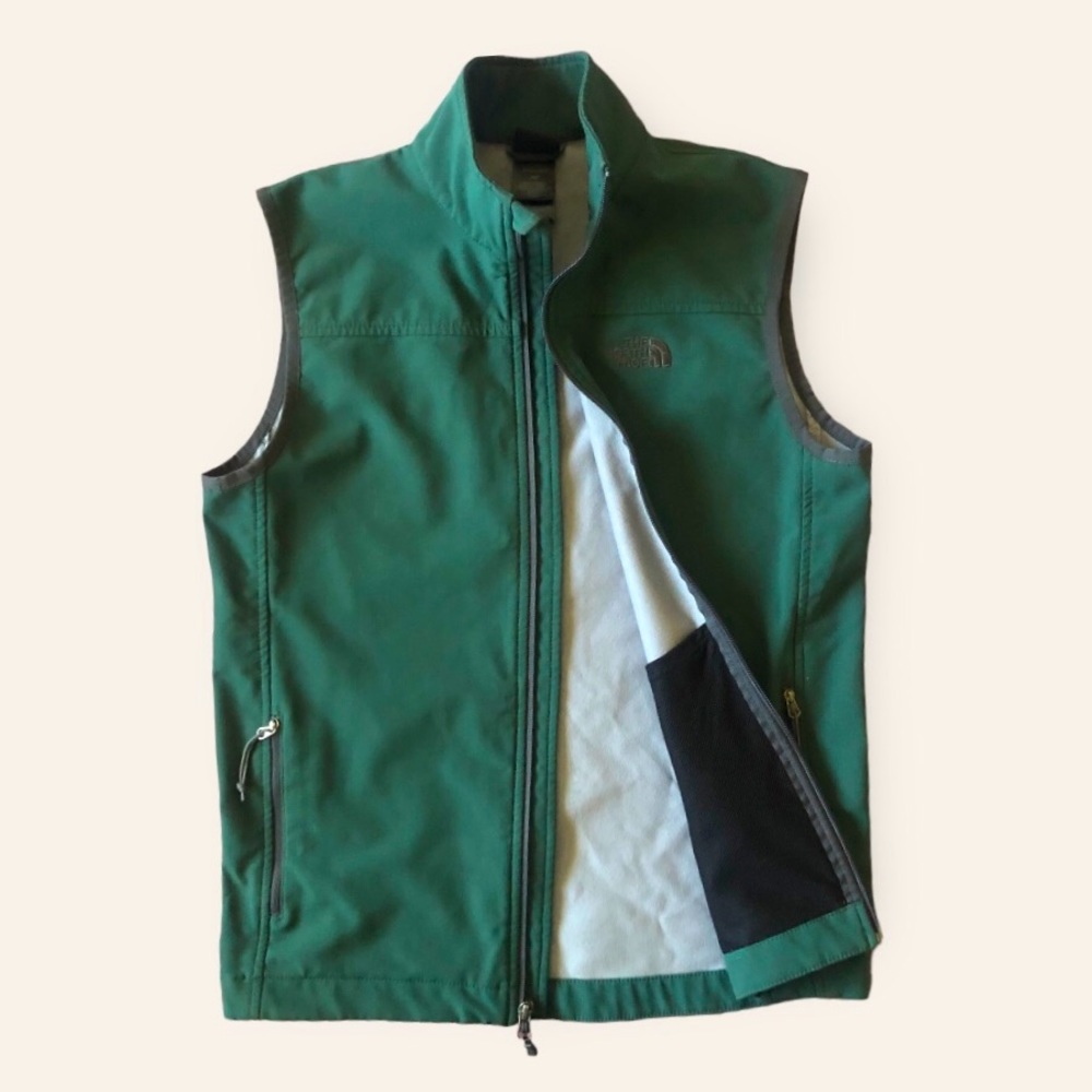 Army green sleeveless jacket “north face” like new, too small for me barely worn